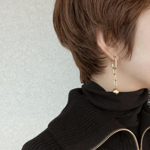 再販4　ゴールド　チェーン　ボール　白　ハンドメイド　ピアス　イヤリング　アクセ ゴールド チェーン ボール ピアス イヤリング 韓国 流行り ピアス