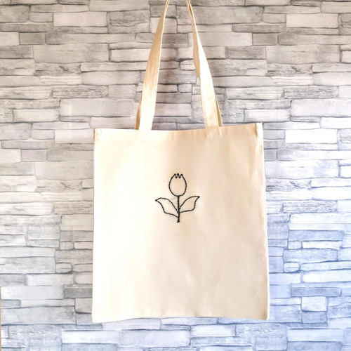 かわいい手刺繍の黒いチューリップ トートバッグ ショルダー