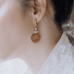 花好月圓 - 典雅 - 實木製珍珠耳環 / 新復古系列飾品 (圈式耳針款) 第2張的照片