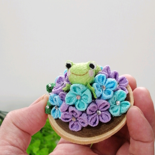 ちりめん細工歳時記「梅雨」 福カエルと紫陽花 ちりめんのカエル