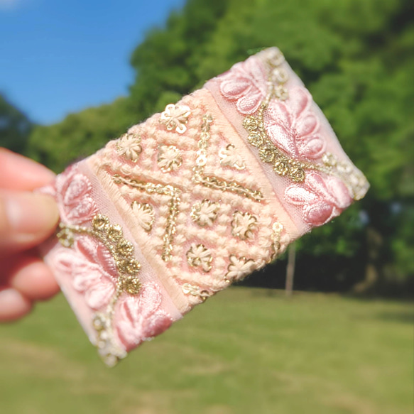 ふんわりパステルピンクのインド刺繍リボンのパッチンピン　 　　 3枚目の画像