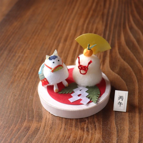 羊毛フェルト 作品 和菓子おせちで迎えるお正月 〜辰年〜 干支午、お供え餅☆正月しつらえ小箱☆和紙と羊毛☆送料500円 羊毛