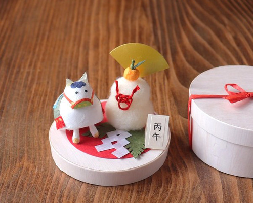 羊毛フェルト 作品 和菓子おせちで迎えるお正月 〜辰年〜 干支午、お供え餅☆正月しつらえ小箱☆和紙と羊毛☆送料500円 羊毛