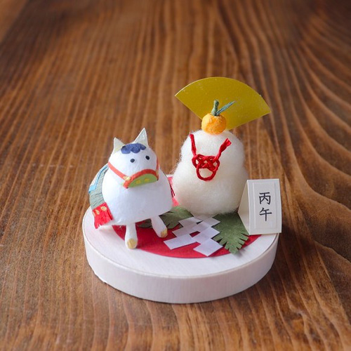 羊毛フェルト 作品 和菓子おせちで迎えるお正月 〜辰年〜 干支午、お供え餅☆正月しつらえ小箱☆和紙と羊毛☆送料500円 羊毛
