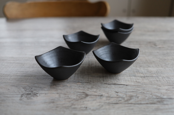 【陶器】黒釉スクエアbowl ss 1枚目の画像