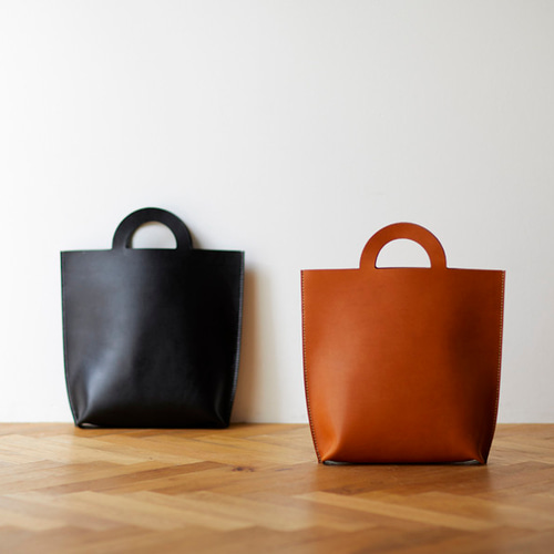 受注製作】持ち手が一体になった一枚牛革のトートバッグ・ブラック・M