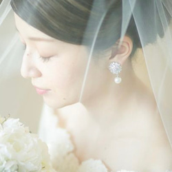 お花モチーフ 花嫁　イヤリング　ブライダルイヤリング　結婚式　ウェディングピアスEE02 1枚目の画像