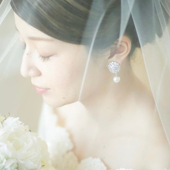 お花モチーフ 花嫁　イヤリング　ブライダルイヤリング　結婚式　ウェディングピアスEE02 1枚目の画像