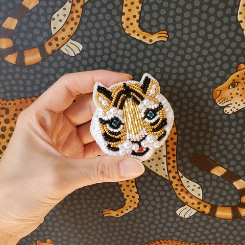 手作りキット☆虎さんビーズ刺繍ブローチ☆ハローサーカス