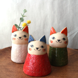 陶器で作った 旅猫カヌレの花入れ ( 緑色 ) 7枚目の画像