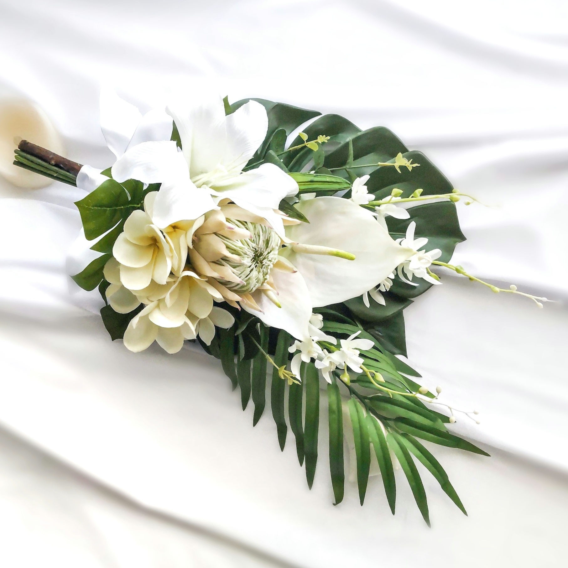 白×グリーン南国クラッチブーケ☆ブートニア