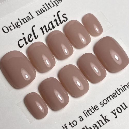 オフィスでも日常でも使える！究極のシンプルワンカラーネイルチップ