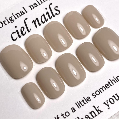 オフィスでも日常でも使える！究極のシンプルワンカラーネイルチップ