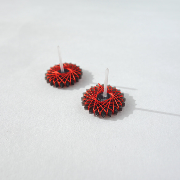 黑色小單隻耳環（紅色） 耳環/耳環 第4張的照片