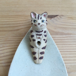 陶器の釣りする猫のお香立て(とら) 4枚目の画像