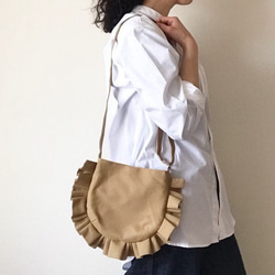 【受注生産】 ミニサイズfrill shoulder bag （camel） 2枚目の画像