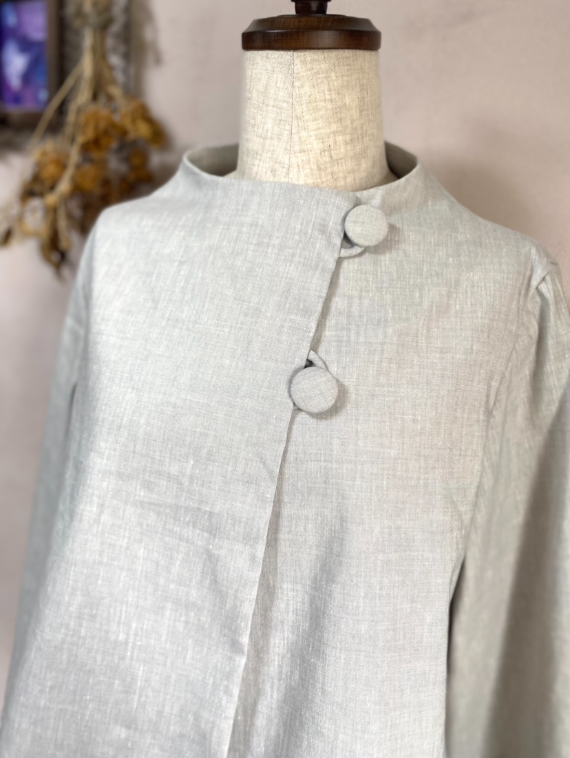 《大きいサイズ》　ストレッチリネンのボトルネック　ショートジャケット　Ｌ•ＬＬ•１３号対応　ワンサイズ　パールグレー