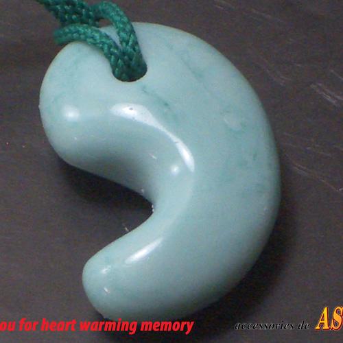 再販】邪馬台国卑弥呼の翡翠（ヒスイ）風勾玉ペンダント ネックレス