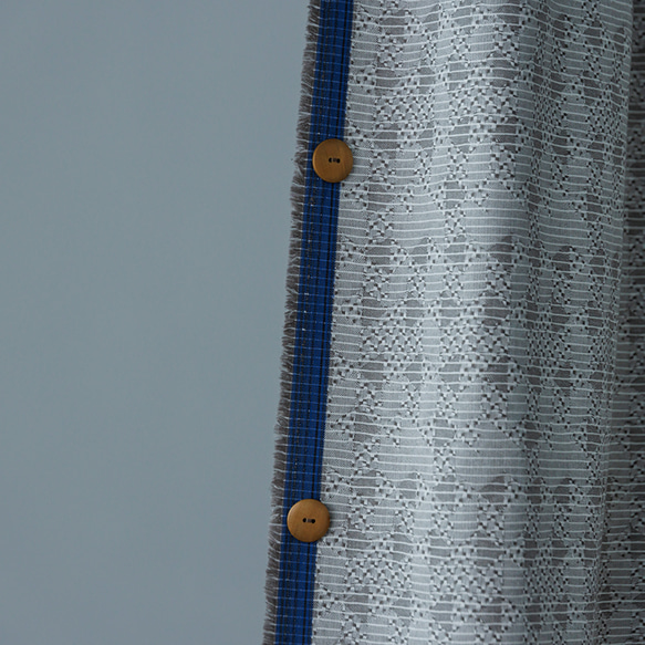 自然素材 綿 コットン 100％ カーテン 生地耳ブルーカーテン「ヒビグレー」自然素材カーテン　ナチュラルカーテン 3枚目の画像