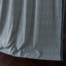 自然素材 綿 コットン 100％ カーテン 生地耳ブルーカーテン「ヒビグレー」自然素材カーテン　ナチュラルカーテン 4枚目の画像