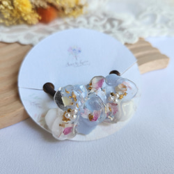 ホワイト×ブルー】フラワーレジン 花びら ヘアゴム♡ドライ