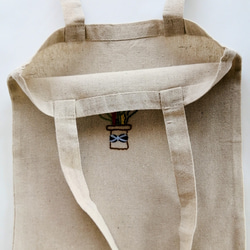 【手縫いの刺繍】カラフルな観葉植物　トートバッグ　ショルダーバッグ　ベージュ　Ⅿサイズ　A4サイズ収納可能 2枚目の画像