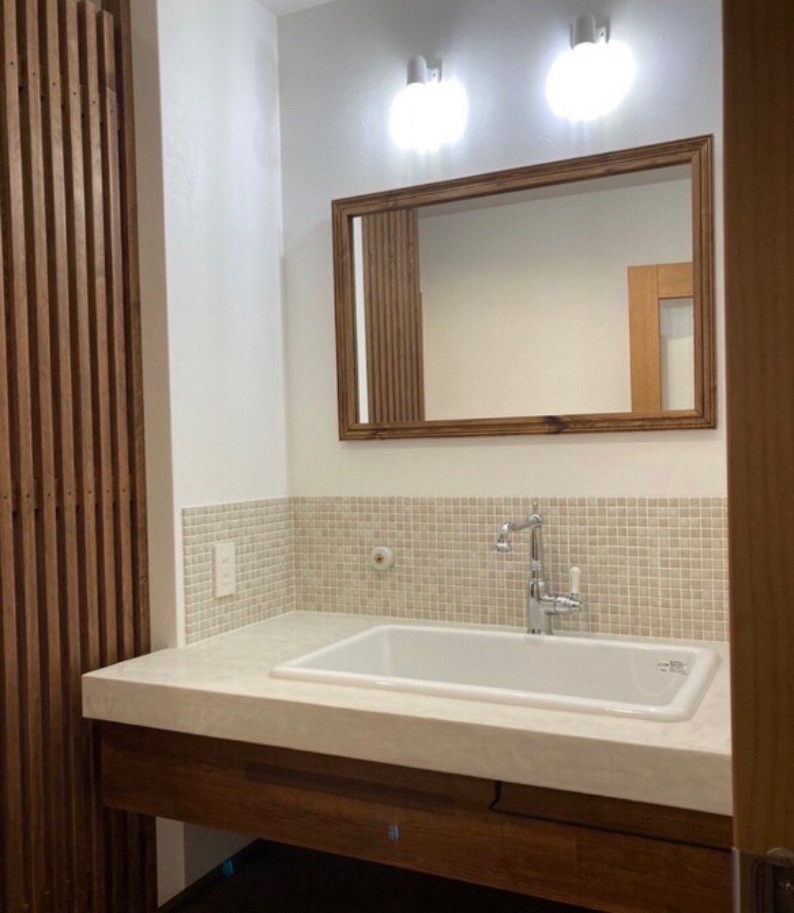 【木製ミラー(900×600) 】鏡　ミラー　木製　フレーム　オーダー　洗面　店舗　新築　額縁　カフェ　美容室　サロン