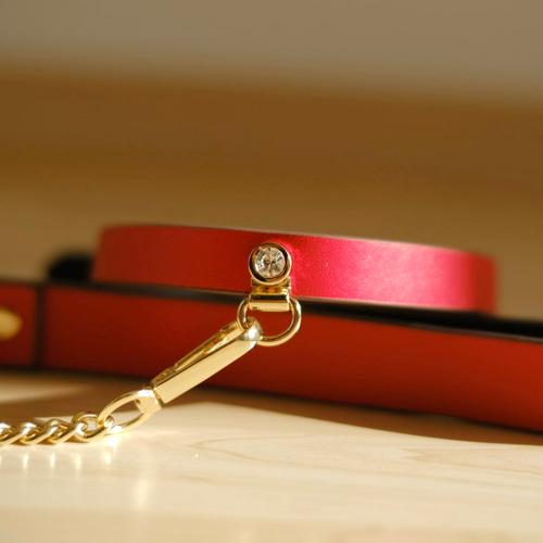 シックなシンプルデザイン本革製チョーカー(CHOKER) レッドx
