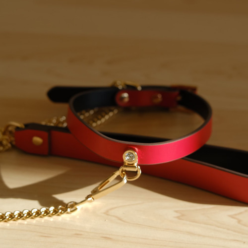 シックなシンプルデザイン本革製チョーカー(CHOKER) レッドx