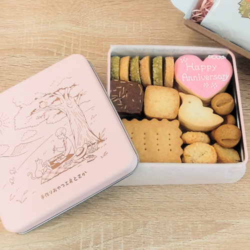 お急ぎ可】ネコとにわとりのクッキー缶♪お誕生日♪焼き菓子 お急ぎ可】ネコとにわとりのクッキー缶♪お誕生日♪焼き菓子