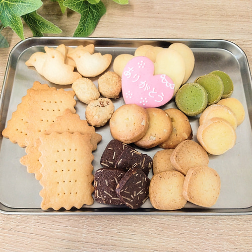 お急ぎ可】ネコとにわとりのクッキー缶♪お誕生日♪焼き菓子 お急ぎ可】ネコとにわとりのクッキー缶♪お誕生日♪焼き菓子