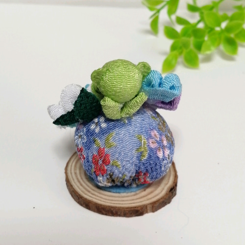 ちりめん細工歳時記「梅雨」 福カエルと紫陽花 ちりめんのカエル ちりめん細工歳時記「梅雨」 福カエルと紫陽花 ちりめんのカエル