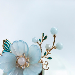 天然石のアクアマリンのお花と蝶のヘアコーム かんざし　　簪 ヘアアクセサリー　青い花 14枚目の画像