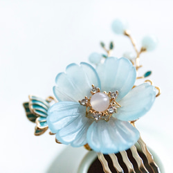 天然石のアクアマリンのお花と蝶のヘアコーム かんざし　　簪 ヘアアクセサリー　青い花 15枚目の画像