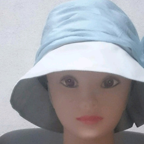 纏う…装いの帽子【ブリムのタックと裏地のしわ加工が個性的な