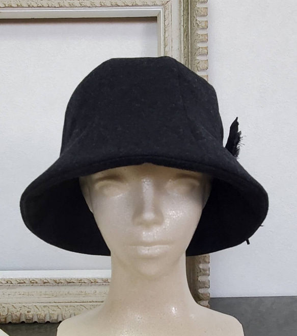 纏う…装いの帽子【1枚布の帽子　8ダーツ】シンプルでスタイリッシュなシルエット 2枚目の画像
