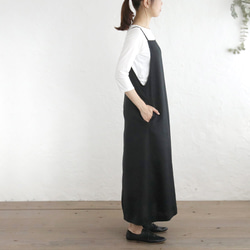 亞麻桌布風格背帶裙 可調節長度，帶絲帶（黑色）SK03。 第4張的照片