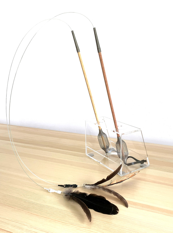 本能をくすぐる猫じゃらし「ばねじゃらし」天然木 マホガニー色　超弾性ワイヤー採用！ 13枚目の画像