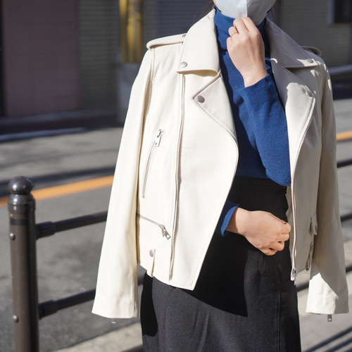 柔らかなレザーを使用 細かいラムレザージャケット上品な艶が美しく 本  