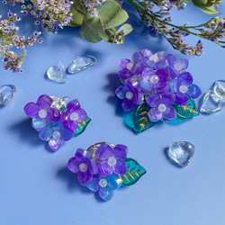 紫陽花と天然石（ムーンストーン、水晶）のブローチ 4枚目の画像