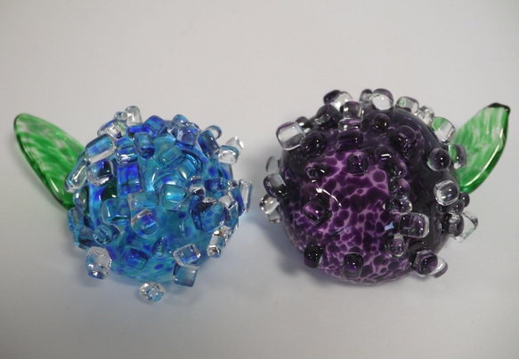 《モコモコさまオーダー品》紫陽花ペーパーウェイト　BlueとPurple 1枚目の画像
