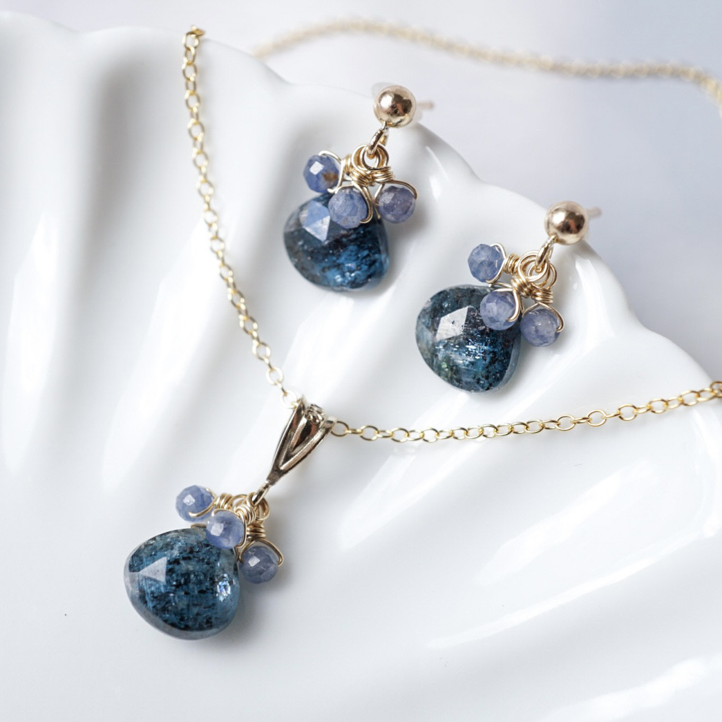 【お得セット】「天空の泪」サファイア モスカイヤナイト 天然石 誕生石 ブルー ネックレス ピアス イヤリング