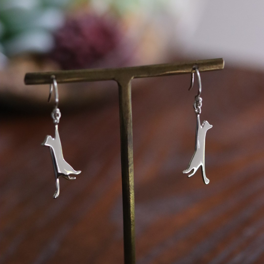 ぶらさがりネコ シルバーピアス