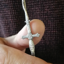 十字頂有劍形設計。美國古董銀湯匙重製項鍊_0749 第9張的照片