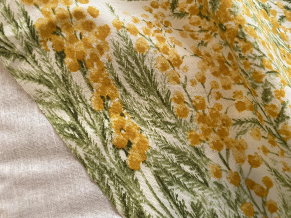 人気生地　再入荷！mimosa『momen-t 綿麻　 ソフリー加工　F-2　ホワイト　ミモザ柄』～50㎝単位でカット～ 7枚目の画像