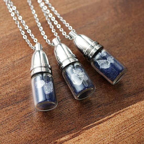 レア☆ロシア産フェナカイト原石☆小瓶ペンダント（3〜6mm）