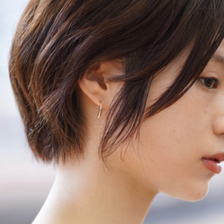 オフィスでも使える定番ピアス！小さなしずく型のピアス（ゴールド/シルバー ）秋　プチギフト　メンズ　華奢　クリスマス 2枚目の画像