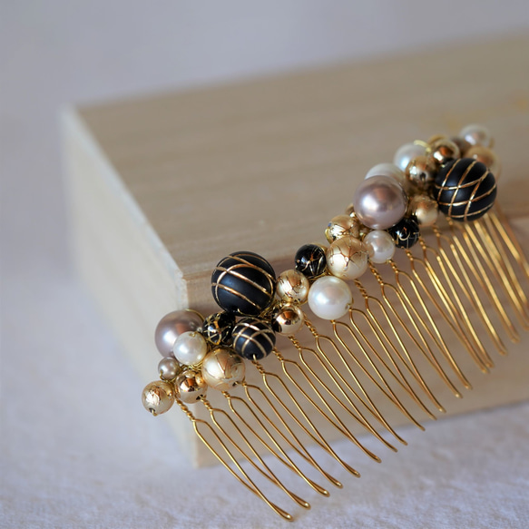 【フォーマルヘアに華やぐ ‟髪飾り” 】ー＊ドイツ金箔玉-hair comb- (black)＊ー 1枚目の画像