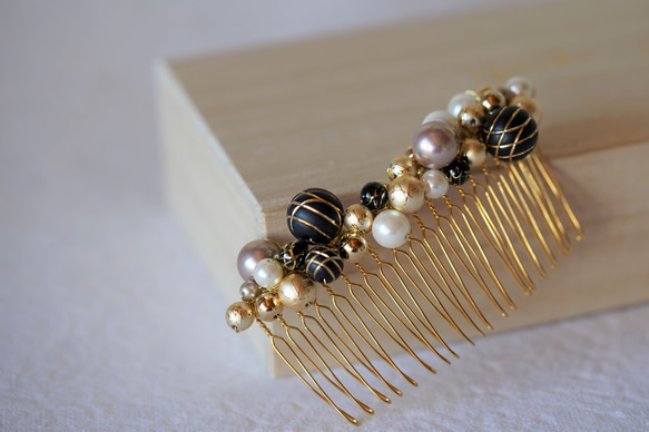 【フォーマルヘアに華やぐ ‟髪飾り” 】ー＊ドイツ金箔玉-hair comb- (black)＊ー 2枚目の画像