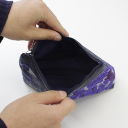 くぼみが個性的な◎シルク生地の花柄ポーチ 6枚目の画像